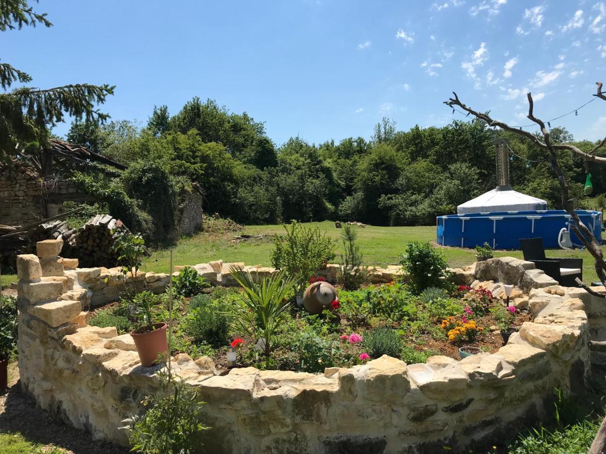 French Fields Luxury Glamping Original Mongolian Yurt Hotel Le-Vieux-Cerier ภายนอก รูปภาพ