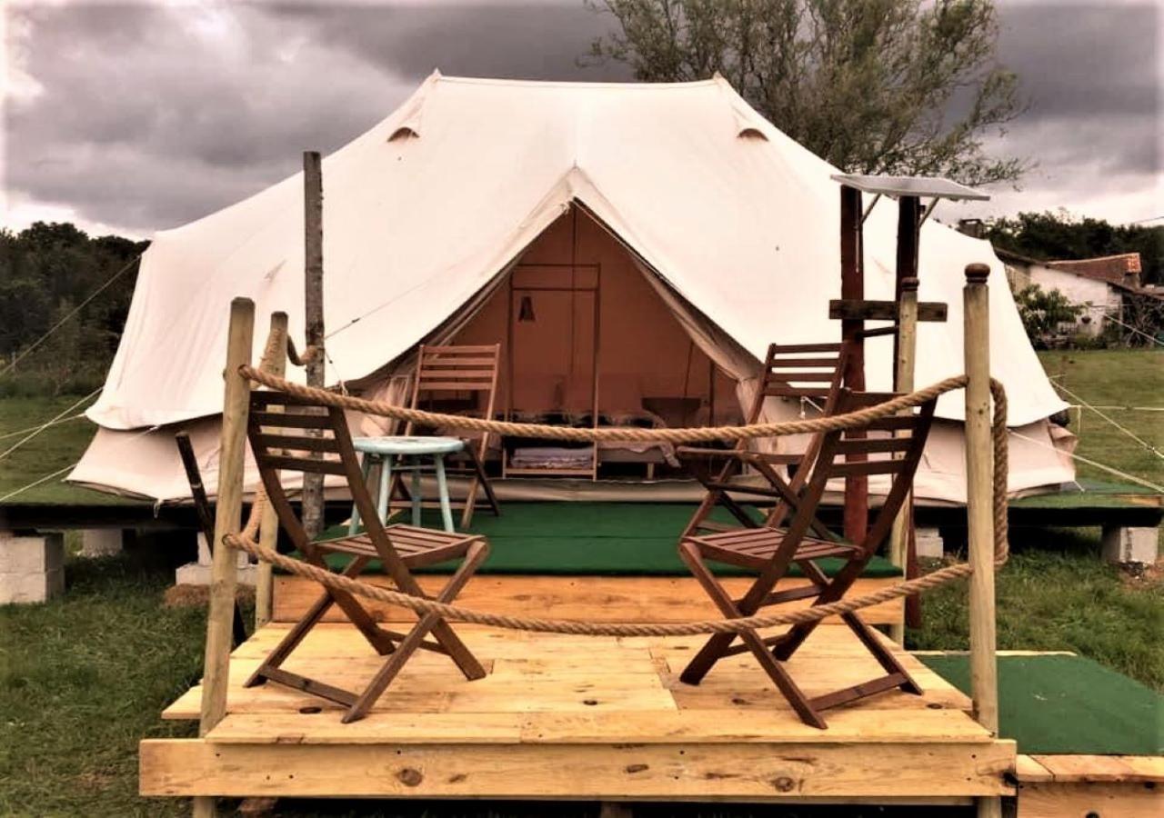French Fields Luxury Glamping Original Mongolian Yurt Hotel Le-Vieux-Cerier ภายนอก รูปภาพ