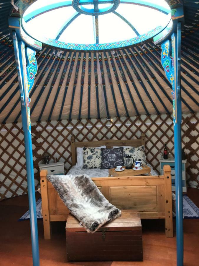 French Fields Luxury Glamping Original Mongolian Yurt Hotel Le-Vieux-Cerier ภายนอก รูปภาพ