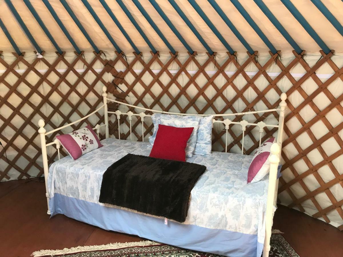 French Fields Luxury Glamping Original Mongolian Yurt Hotel Le-Vieux-Cerier ภายนอก รูปภาพ