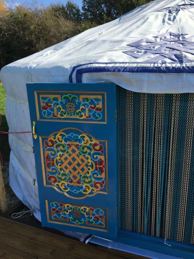 French Fields Luxury Glamping Original Mongolian Yurt Hotel Le-Vieux-Cerier ภายนอก รูปภาพ