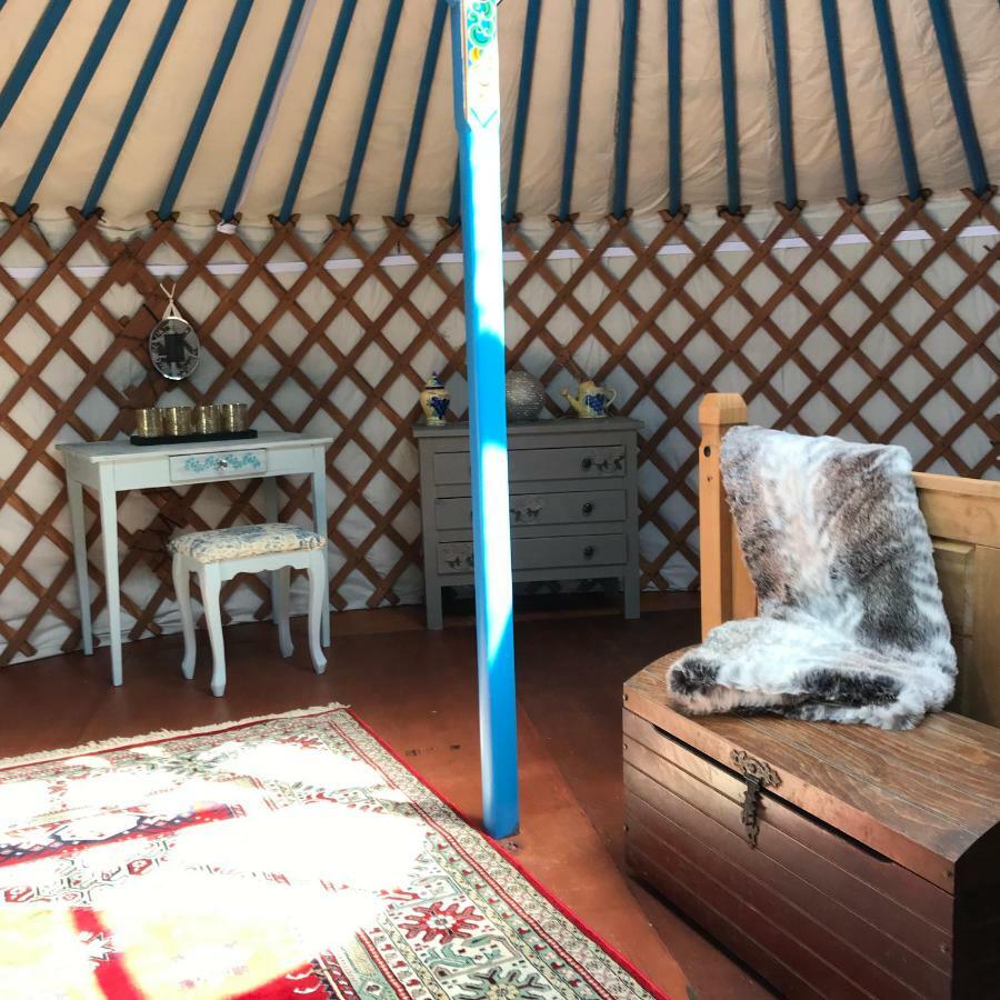 French Fields Luxury Glamping Original Mongolian Yurt Hotel Le-Vieux-Cerier ภายนอก รูปภาพ