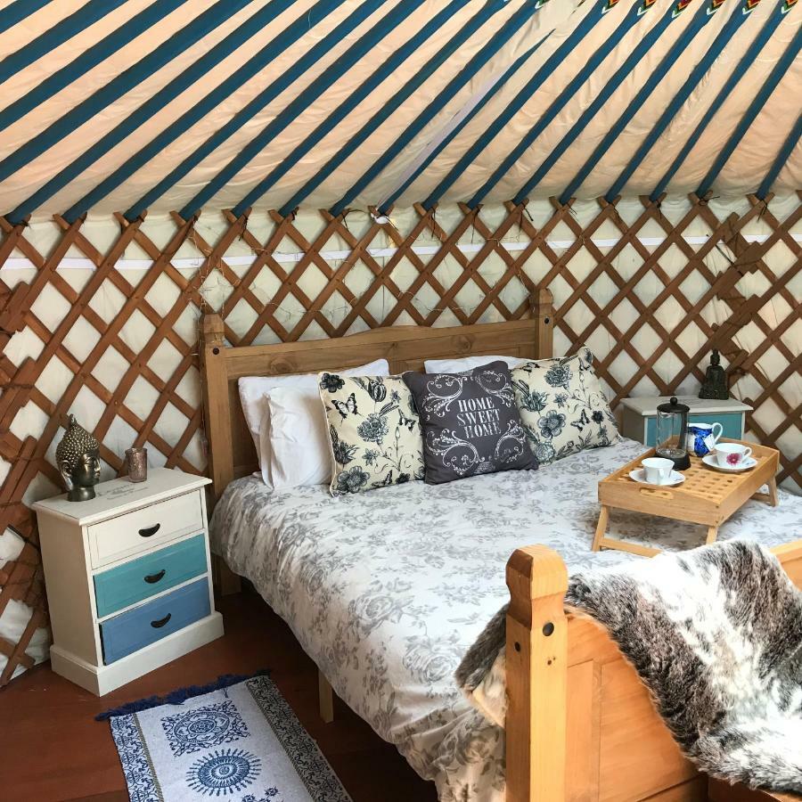 French Fields Luxury Glamping Original Mongolian Yurt Hotel Le-Vieux-Cerier ภายนอก รูปภาพ