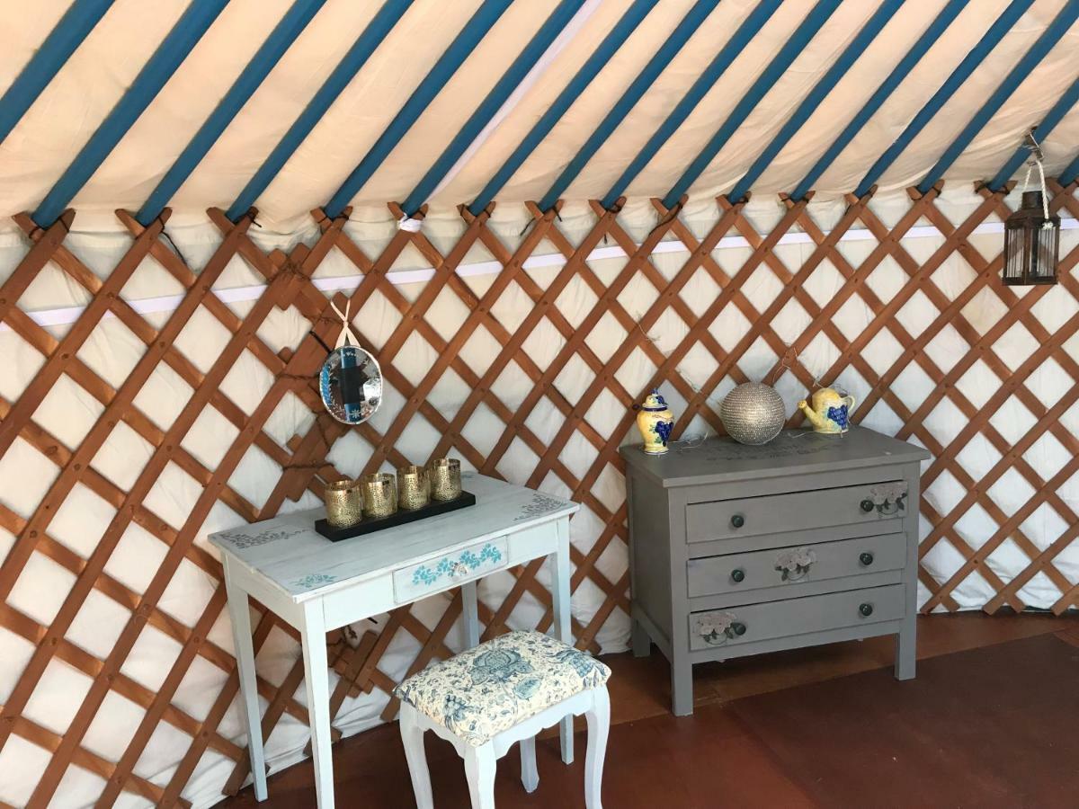 French Fields Luxury Glamping Original Mongolian Yurt Hotel Le-Vieux-Cerier ภายนอก รูปภาพ